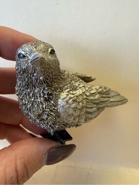 Vintage Silver Decorative Bird Robin Clip-on Ornament Figurine.
